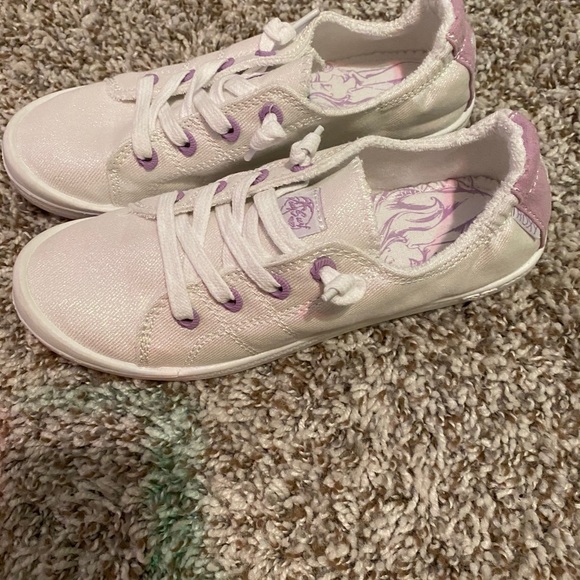 Girls Shoes - Picture 3 of 4